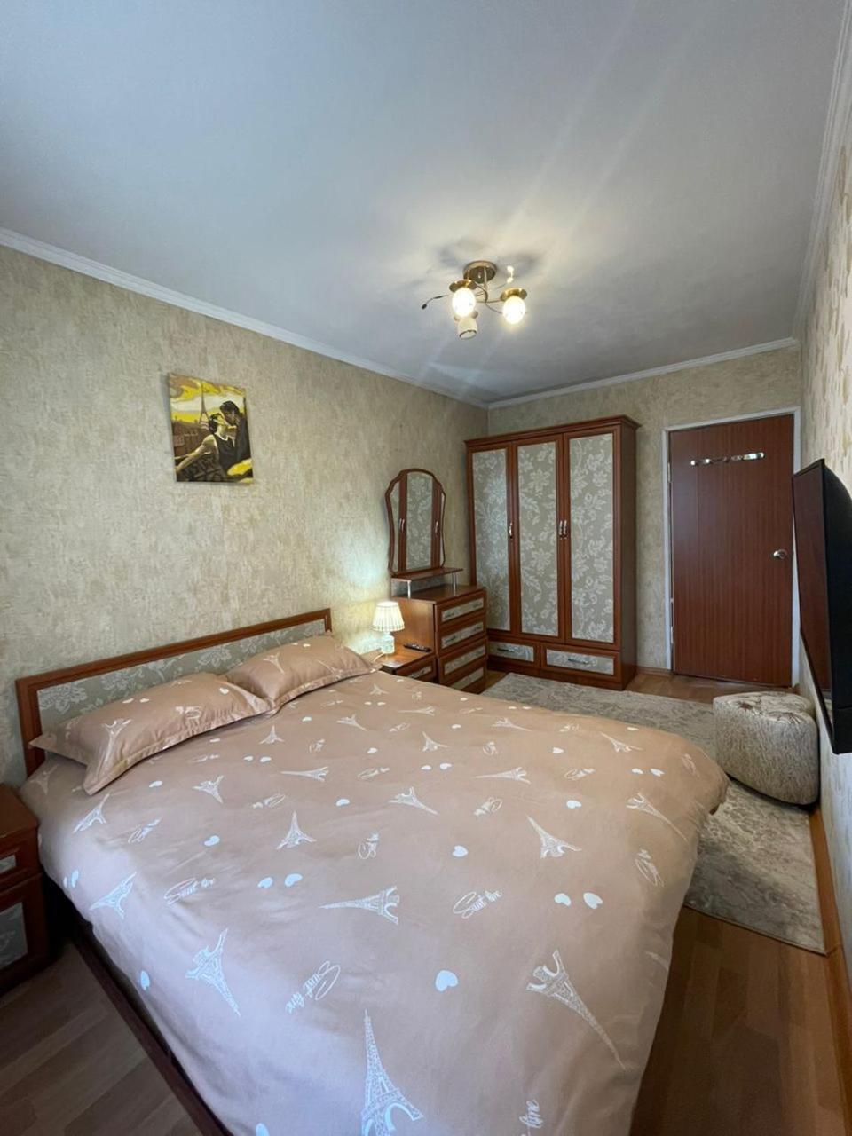 3-Х Комнатная Квартира В 5 Микр 104 Серии 4/4 Bishkek Exterior foto