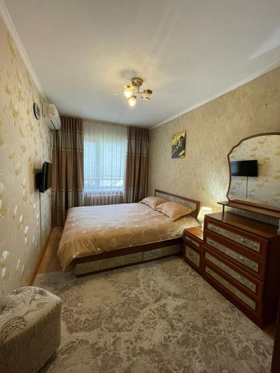 3-Х Комнатная Квартира В 5 Микр 104 Серии 4/4 Bishkek Exterior foto